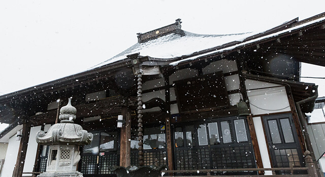 白狐山医王院金光寺幸雪の日の写真